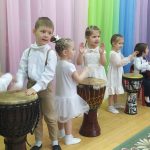 17 апреля 2024 в МБОУ Школе «КвантУм» имени Героя Советского Союза В. Фабричного дошкольном отделении – детском саду № 4 музыкальный руководитель Доценко А.В. провела семинар-практикум для музыкальных руководителей Одинцовского городского округа на тему: «Игра на барабане джембе, как средство развития чувства ритма у детей дошкольного возраста».