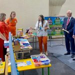 На августовской педагогической конференции «Единое российское образовательное пространство: ключевые задачи развития системы образования Одинцовского городского округа 2024-2025 года» Педагоги МБОУ ОЦ «ФЛАГМАН» дошкольного отделения – детского сада №26 представили опыт работы на тему: «Развитие эмоционального интеллекта у дошкольников в процессе игровой деятельности». На стенде были продемонстрированы дидактические и настольные игры, книги и пособия. Особое внимание было уделено авторскому дидактическому пособию «Доброкарта», поскольку оно позволяет в увлекательной форме знакомиться с различными эмоциями, учиться их распознавать и выражать. Участники конференции активно взаимодействовали с представленными материалами, что способствовало не только получению теоретических знаний, но и формированию практического опыта.