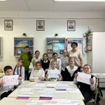 Во исполнение приказа №420 от 21.10.2024 УМЦ «Развитие образования» 1-7ноября в целях реализации государственной политики по сохранению и укреплению традиционных российских духовно-нравственных ценностей учителями иностранного языка в образовательном процессе во всех муниципальных образовательных организациях Одинцовского городского округа были проведены тематические уроки иностранных языков, посвященные празднованию «Дня народного единства».