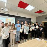 В рамках образовательного семинара “МагМа” 26 апреля 2025 года на базе МБОУ Школы “КвантУм” учителя математики провели мероприятие ” Путь к Победе.