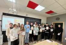 В рамках образовательного семинара “МагМа” 26 апреля 2025 года на базе МБОУ Школы “КвантУм” учителя математики провели мероприятие ” Путь к Победе.